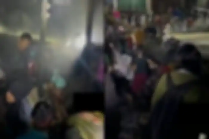 Tangkap layar video pemulung yang menjarah barang sisa kebakaran ruko di Sintang, Kalimantan Barat.()