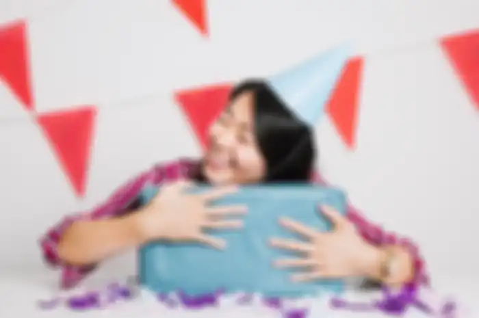 Ilustrasi hadiah untuk teman wanita.