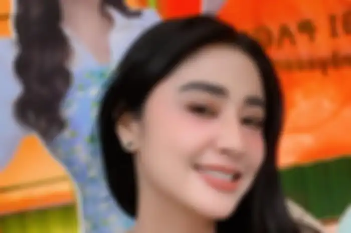 Dewi Perssik 