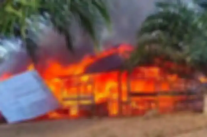 Salah satu warung remang-remang yang dibakar emak-emak di Kecamatan Rambah Hilir, Kabupaten Rokan Hulu, Riau, Rabu (26/7/2023).  