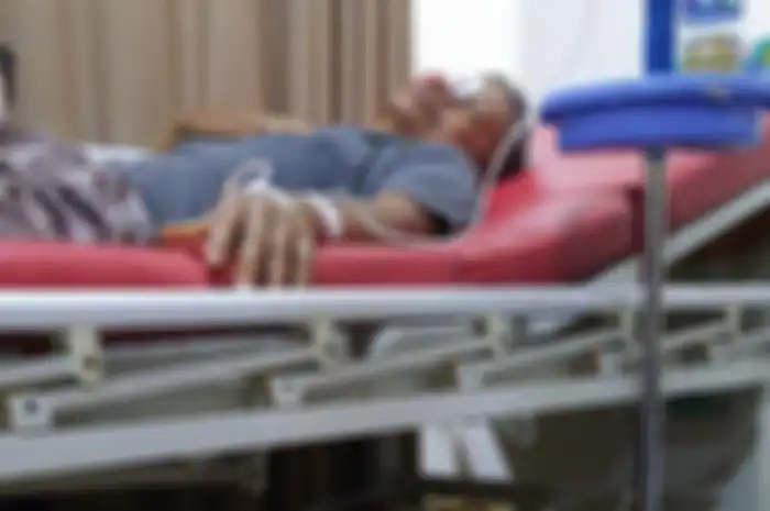 Kondisi Zaharman (58), guru SMA di Rejang Lebong korban penganiayaan wali murid usai menjalani operasi.