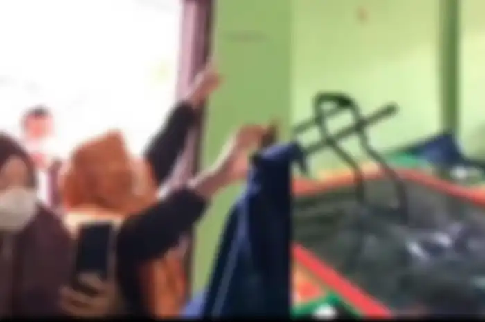 Emak-emak geruduk tambak ikan di Binjai yang jadi tempat judi