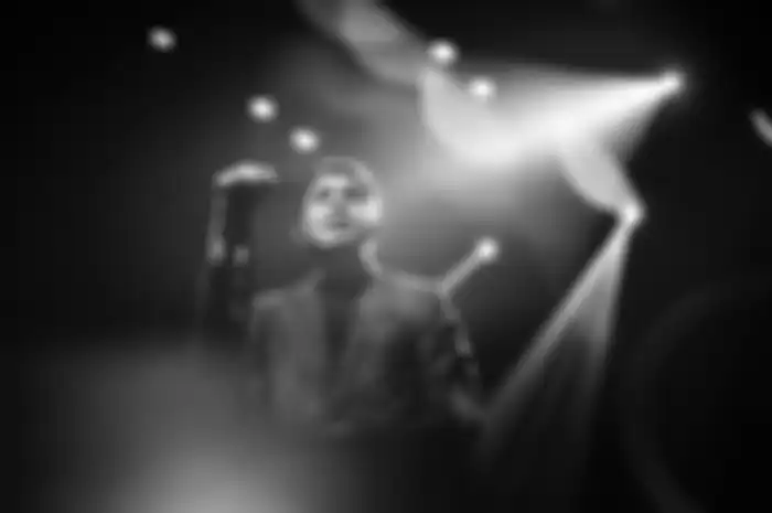 Tengah viral di TikTok, lagu Tujuh Belas rupanya diciptakan oleh Tulus dan Petra Sihombing, begini lirik lengkapnya.