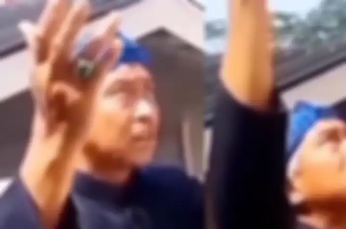 Aksi pimpinan ponpes minta uang kepada Malaikat Jibril untuk bayar utang.