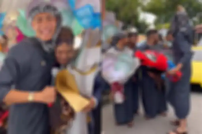 Viral pria beri amplop sumbangan Rp 300 juta.