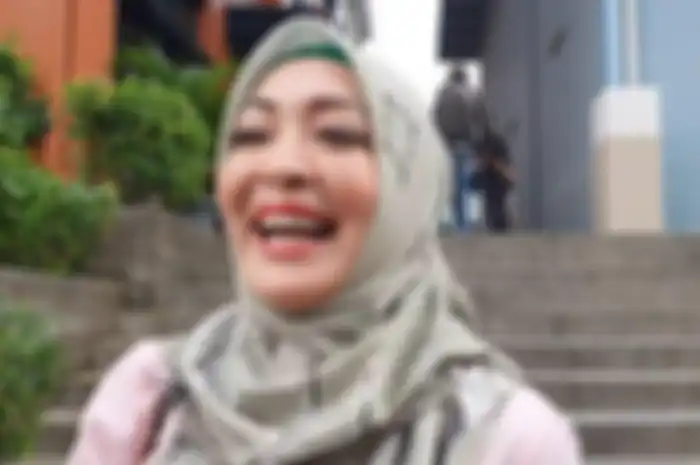 Angelina Sondakh tanggapi isu kedekatan Aaliyah Massaid dengan Thariq Halilintar.