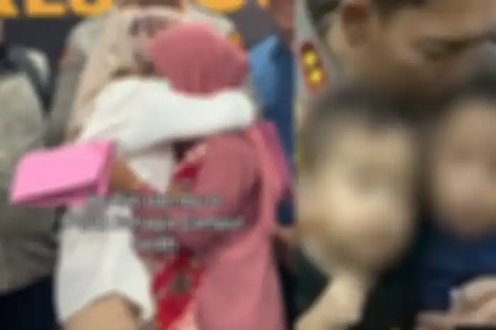 Fix tertukar, bayi yang tertukar di Bogor ternyata belum dikembalikan ke masing-masing ibu kandung. Polisi mengungkap rencana ibu Siti Mauliah dengan ibu D 
