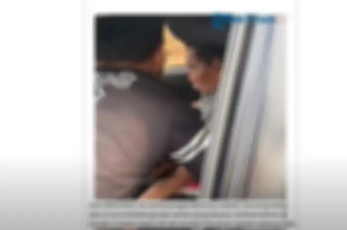Viral di TikTok mobil sedan berjalan tidak beraturan di jalan tol.