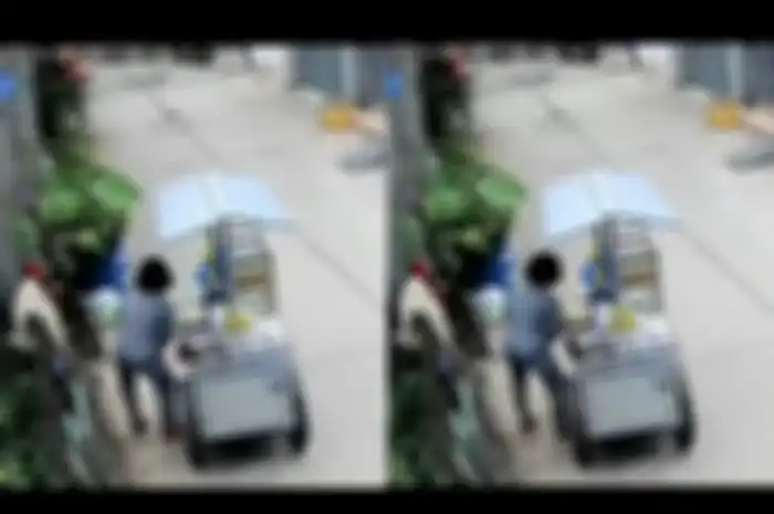 Aksi pedagang oleskan makanan ke bagian kemaluan.
