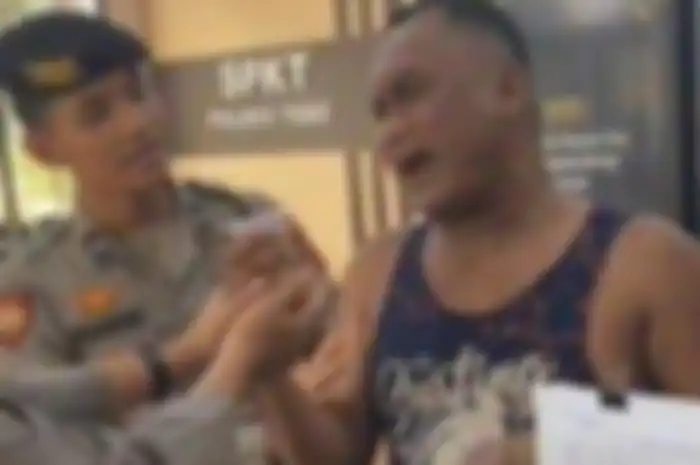 Sosok Adi Sudirja, pria berbadan kekar yang viral gara-gara nangis di kantor polisi karena ayamnya hilang.  