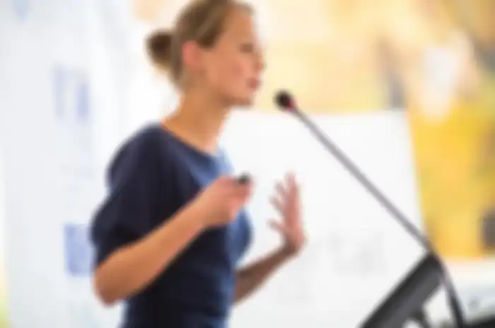 Ilustrasi public speaking