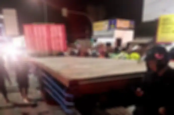 Truk tronton tanpa muatan mengalami kecelakaan di Exit Tol Bawen, Semarang, Jawa Tengah pada Sabtu (23/9/2023).
