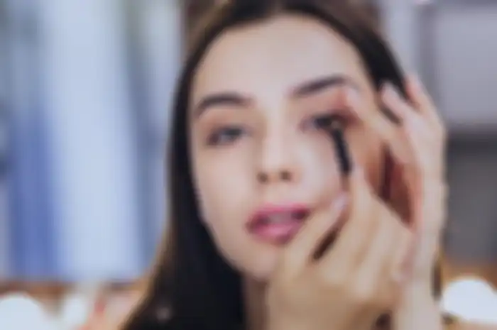 Makeup mata yang bisa bikin mata rusak