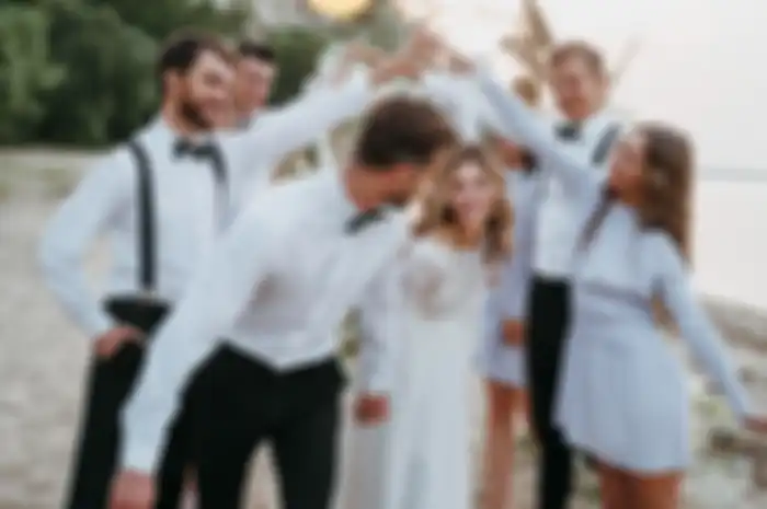 ilustrasi bridesmaid dan groomsmen di pernikahan