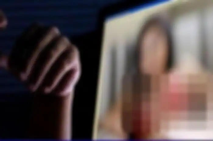 ILUSTRASI pria edit foto belasan teman jadi vulgar.