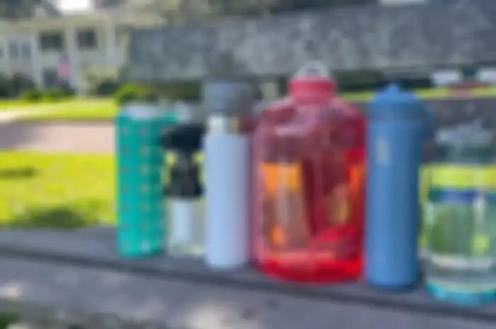 Ilustrasi botol minum