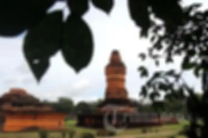 Suasana Situs Cagar Budaya Kompleks Candi Muara Takus, Desa Muara Takus, Kec XIII Koto Kampar, Kab Kampar, Riau, Kamis (22/11/2012). Candi yang dianggap telah ada pada zaman Sriwijaya tersebut merupakan situs candi tertua di Sumatera dan merupakan satu-satunya situs peninggalan sejarah yang berbentuk candi di Provinsi Riau. 