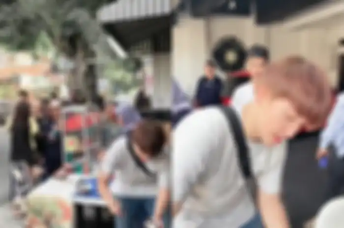 Viral di TikTok gerobak cilok diserbu emak-emak. 