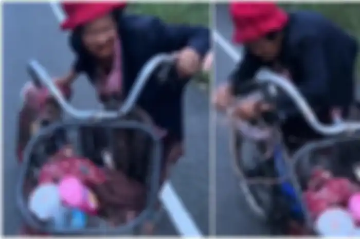 Nenek-nenek naik sepeda butut dibantu pulang ke rumahnya. 
