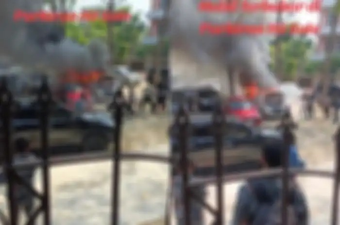 Video mobil terbakar saat momen wisuda di ISI Solo viral di TikTok