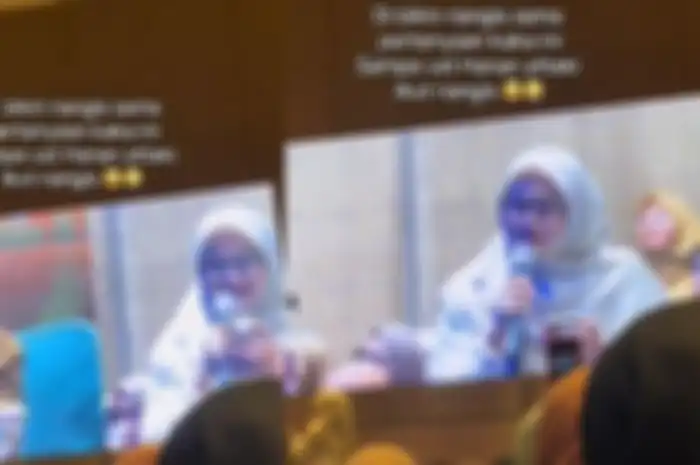 Sherin saat menghadiri acara dakwah Hanan Attaki, dia curhat cerai dari suami gegara cekcok dengan mertua.