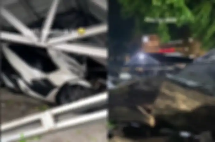 Parkiran kampus UMS porak-poranda tertimpa pohon akibat hujan angin.