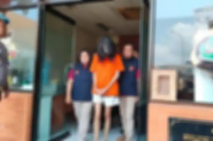 Model sekaligus selebgram asal Semarang berinisial ZDL (28) membunuh dan membuang bayinya di Bandara I Gusti Ngurah Rai Bali.