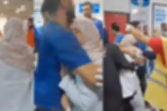 Dokter ini menangis histeris saat menyadari anak perempuannya jadi korban pengeboman oleh Israel.