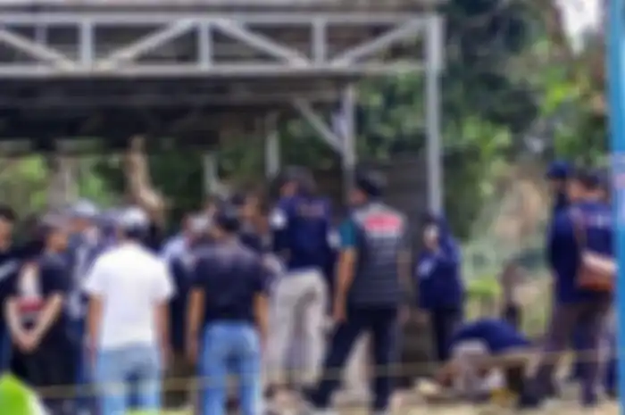 Pra rekonstruksi kedua kasus pembunuhan ibu dan anak di Jalan Cagak, Kabupaten Subang, Kamis (2/11/2023). Tuti Suhartini dan Amalia Mustika Ratu dihabisi nyawanya di rumah tersebut, 18 Agustus 2021. 