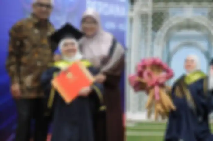Gadis bernama Nur Syahirah Mohd Wari memiliki tinggi badan yang tak wajar, yakni hanya 124 cm.