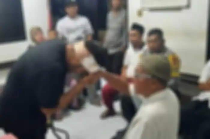 Proses mediasi ayah tebas telinga anaknya di Mataram
