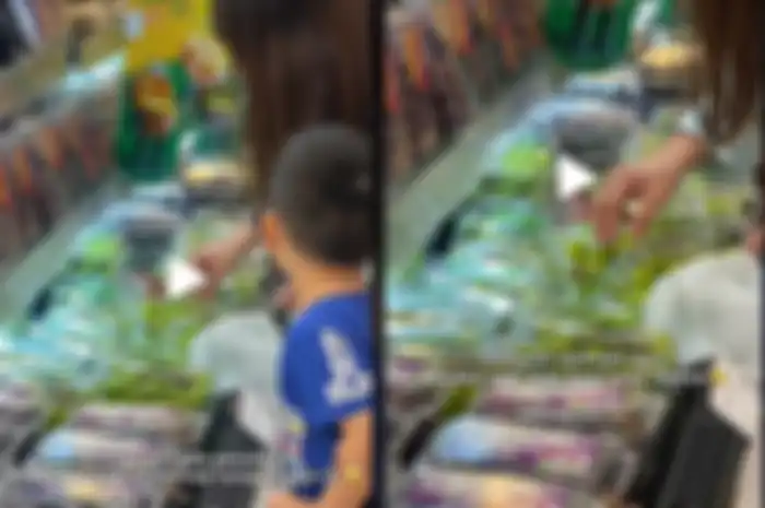 Aksi emak-emak pilah-pilih anggur di supermarket viral di TikTok.