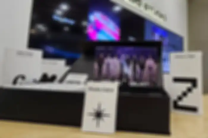 Flipsuit Case Edisi Stray Kids kolaborasi Samsung yang ada di SLBS Studio Lotte Shopping Avenue Jakarta