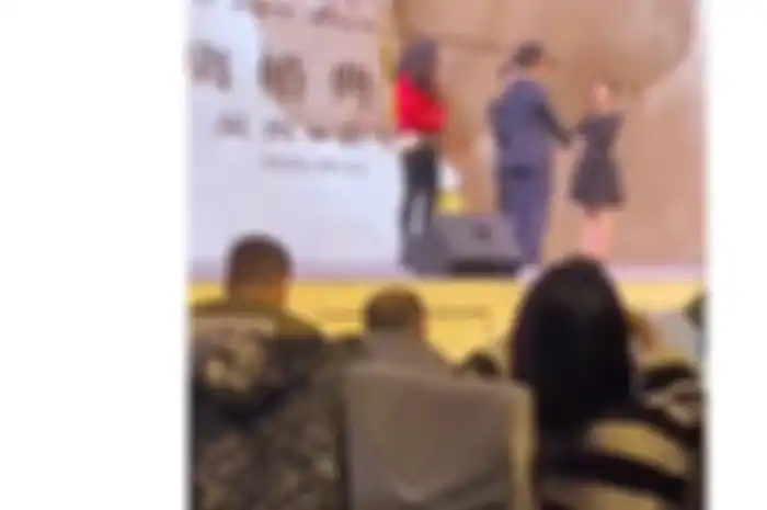 pasangan suami istri  Ngo Luong dan istrinya Nguyen Than menggelar pesta cerai karena pernikahan mereka tak bahagia
