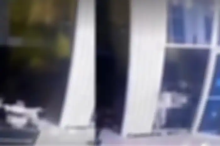 Viral sejoli kepergok warga bermesraan di dalam masjid di Darussalam, Guguak Randah, Kota Bukittinggi, pada Minggu (12/11/2023). 