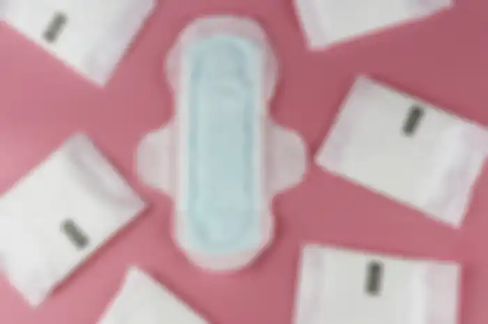 Namun seksolog dokter Boyke Dian Nugraha menjelaskan risiko hubungan intim saat menstruasi yang perlu diketahui.