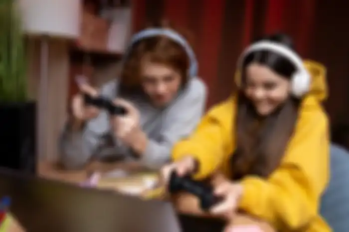 Ide hadiah untuk pasangan yang hobi main game.