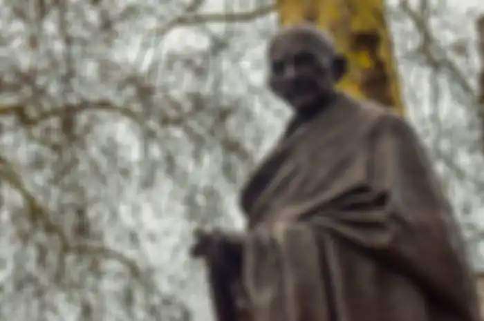 Mahatma Gandhi telah menelurkan berbagai quotes tentang cinta yang bisa menjadi motivasi dan inspirasi bagimu.