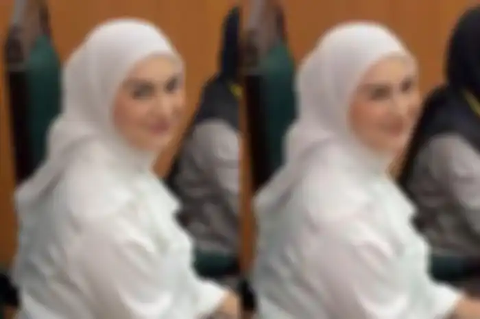Arti senyum Irish Bella saat sidang cerai keduanya