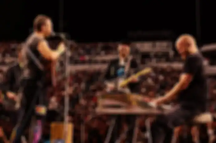 Berikut adalah enam ide hadiah yang dapat menginspirasi dan memanjakan penggemar Coldplay.