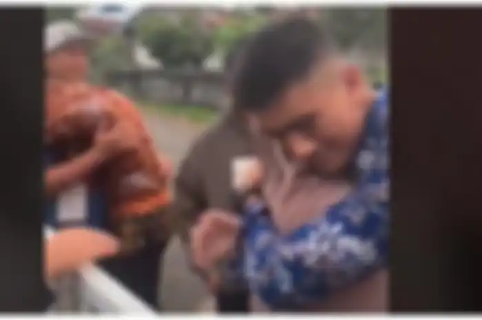 Momen dua pria kakak beradik lolos seleksi Bintara Polri.