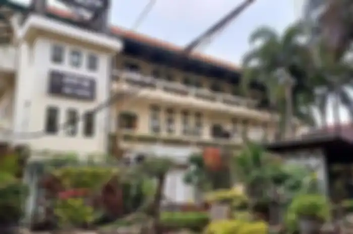 Suasana SMAN 3 Bandung. Seorang siswi SMAN 3 Bandung mengalami patah tulang setelah diduga meloncat dari lantai tiga sekolahnya, Selasa (28/11/2023). 