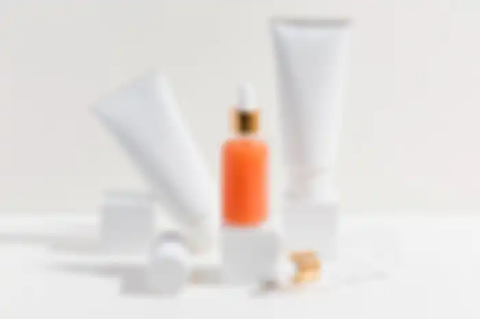 Ilustrasi produk skincare dengan kandungna premium