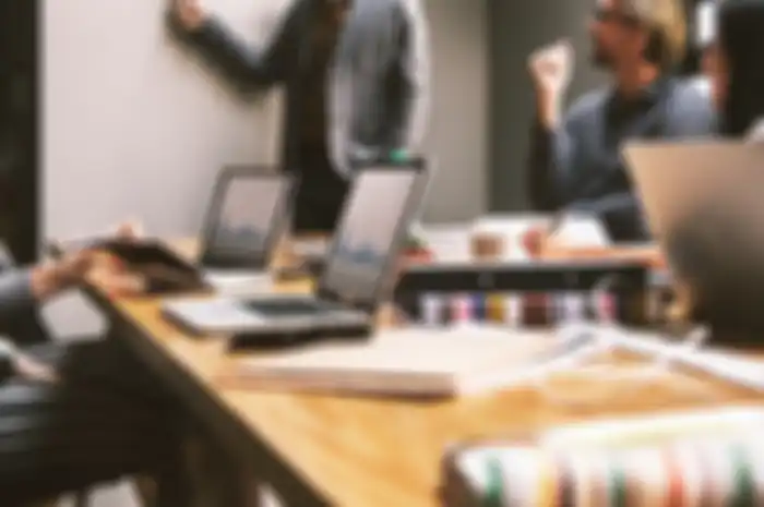 Untuk mengenang momen tersebut, memberikan hadiah khusus untuk teman yang mendapatkan promosi jabatan di kantor bisa menjadi ide yang menarik.