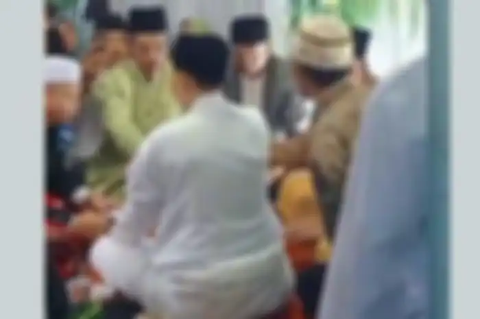 Pelaksanaan akad nikah pasangan sesama jenis di Desa Pakuon, Kecamatan Sukaresmi, Kabupaten Cianjur, 28 November 2023 