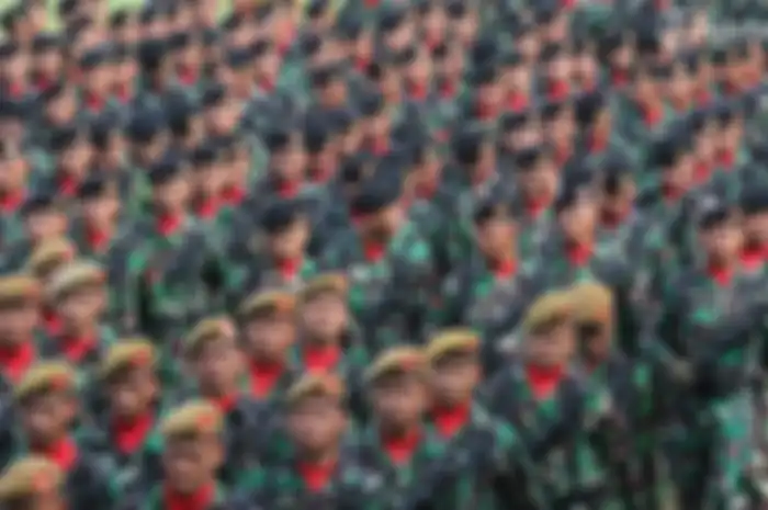 Sejumlah prajurit TNI AD berbaris pada upacara peringatan Hari Juang Kartika, di lapangan parade Kodam IV/Diponegoro, Kota Semarang, Jateng, Kamis (15/12/2013).