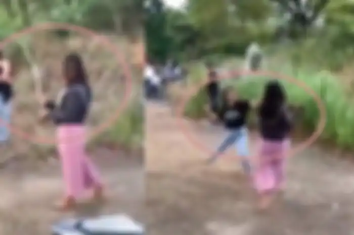 Tangkap layar rekaman video dua remaja putri duel pakai celurit diduga terjadi di Palembang. 