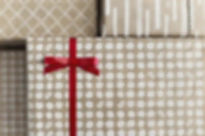 Untuk memberikan hadiah yang sesuai dengan jiwa mereka yang eksentrik, berikut adalah 10 ide hadiah yang dapat melibatkan dan memikat hati Aquarius.