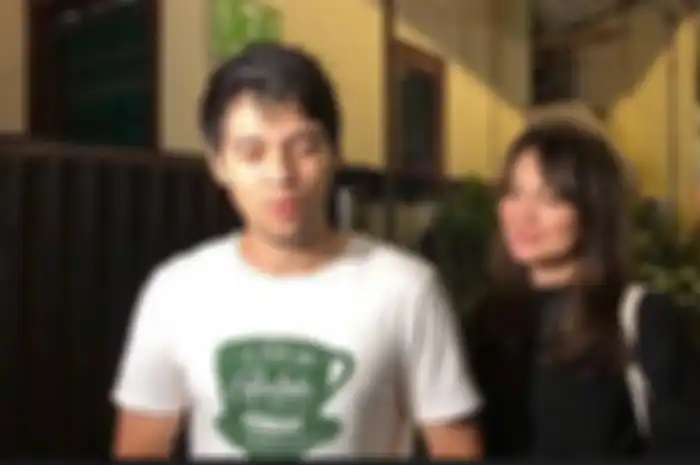 Maxime Bouttier dan Luna Maya saat ditemui di kawasan Bangka, Mampang Prapatan, Jakarta, Rabu (17/1).  