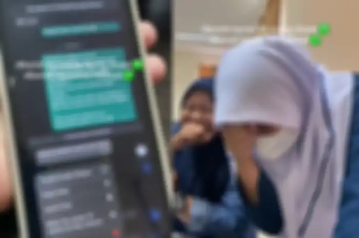 Mahasiswi diminta sang dosen menyusul ke Makkah saat minta tanda tangan.